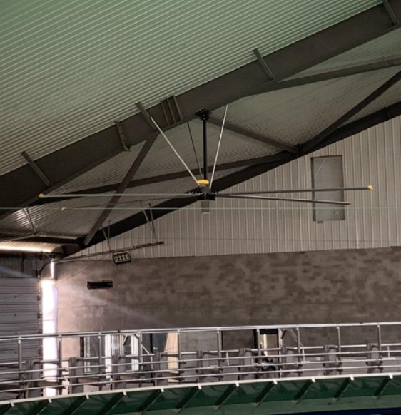 روتر خارجی موتور DC فن سقف صنعتی 420000m3/h جریان هوا 7300mm قطر تیغه فن عظیم