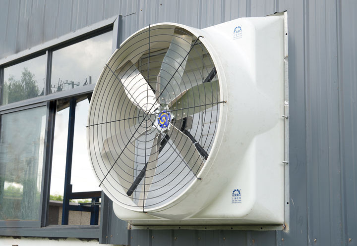 فن اگزوز صنعتی برای فضاهای صنعتی بزرگ 43700m3/h جریان هوا 380-480V ولتاژ 850w/1.2hp قدرت